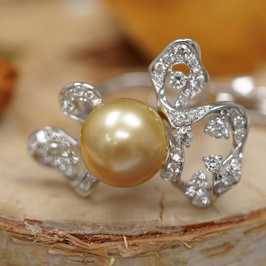 Load image into Gallery viewer, ROMAnce • LUMINAIRE - 18K White Gold The South Sea Pearls Diamond Ring/Brooch
