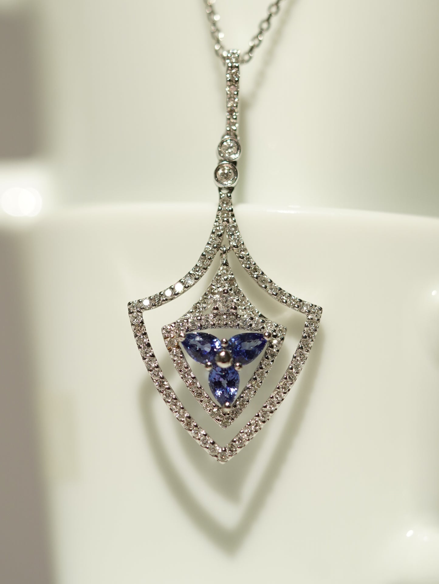 18K White Gold sapphire necklace