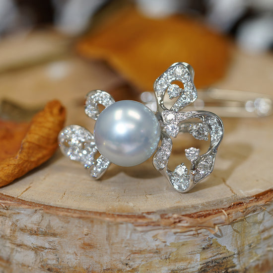 THIALH - ROMAnce • LUMINAIRE - 18K White Gold South Sea White Pearl Diamond Ring/Brooch