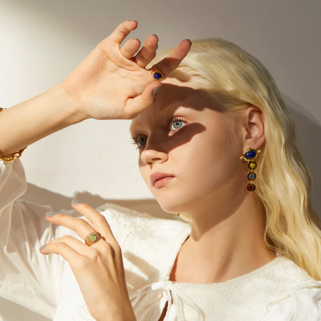 NM - Gold Woman Earrings
