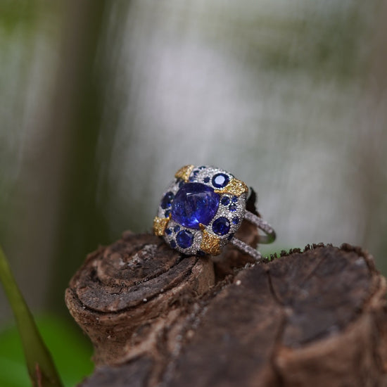 INFINITY - 18K White Gold Blue Tanzanite Sapphire Diamond Ring