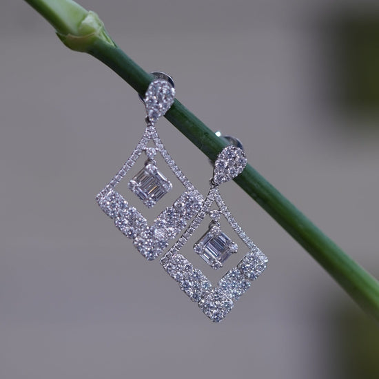 Load image into Gallery viewer, FINITE - 18K White Gold Diamond Earring

