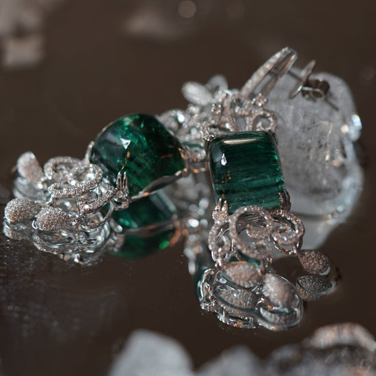 INFINITY - 18K White Gold and Green Emerald Diamond Earring