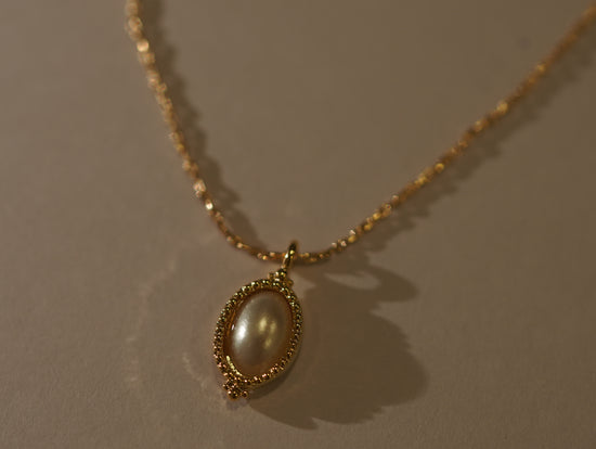 Beau- Vintage Oval Pearl Necklace