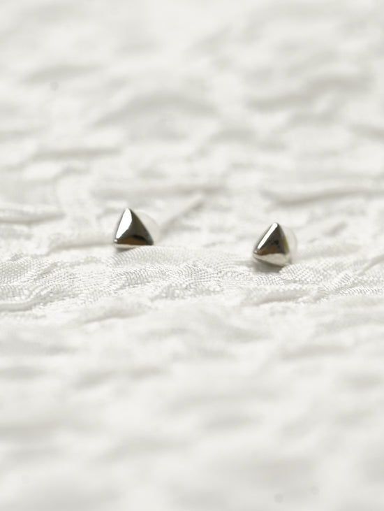 Beau- White Gold Pyramid Stud Earrings