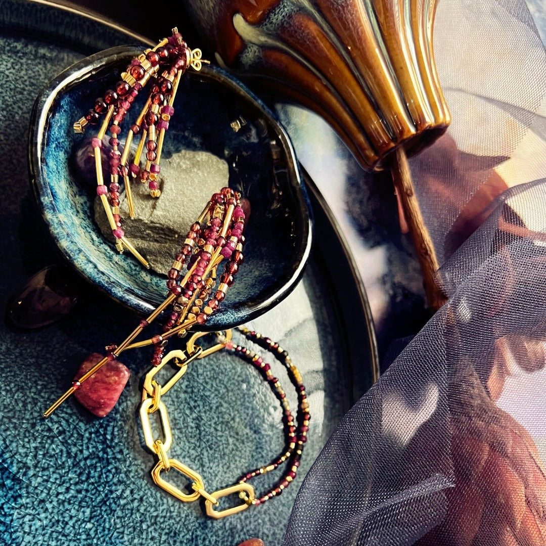 Load image into Gallery viewer, Garnet tassel style earrings
