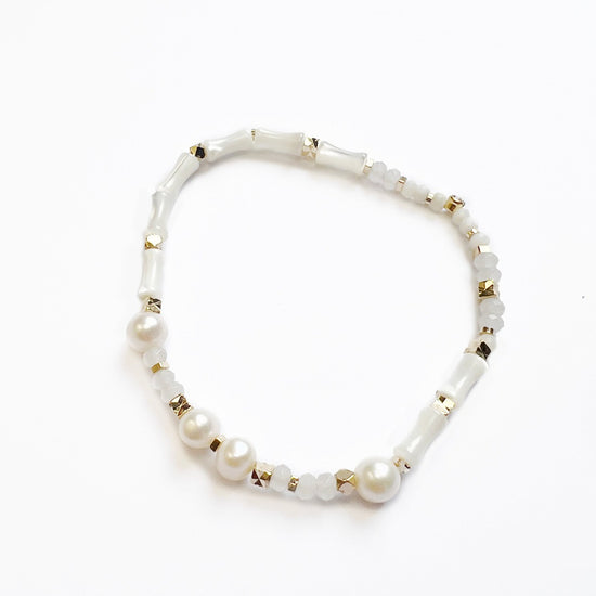 Load image into Gallery viewer, Pearl and jade moonlight bracelet
