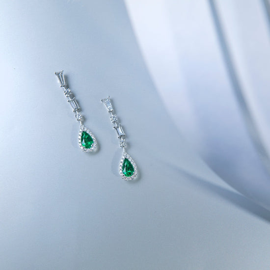 18K White Gold Emerald Earrings