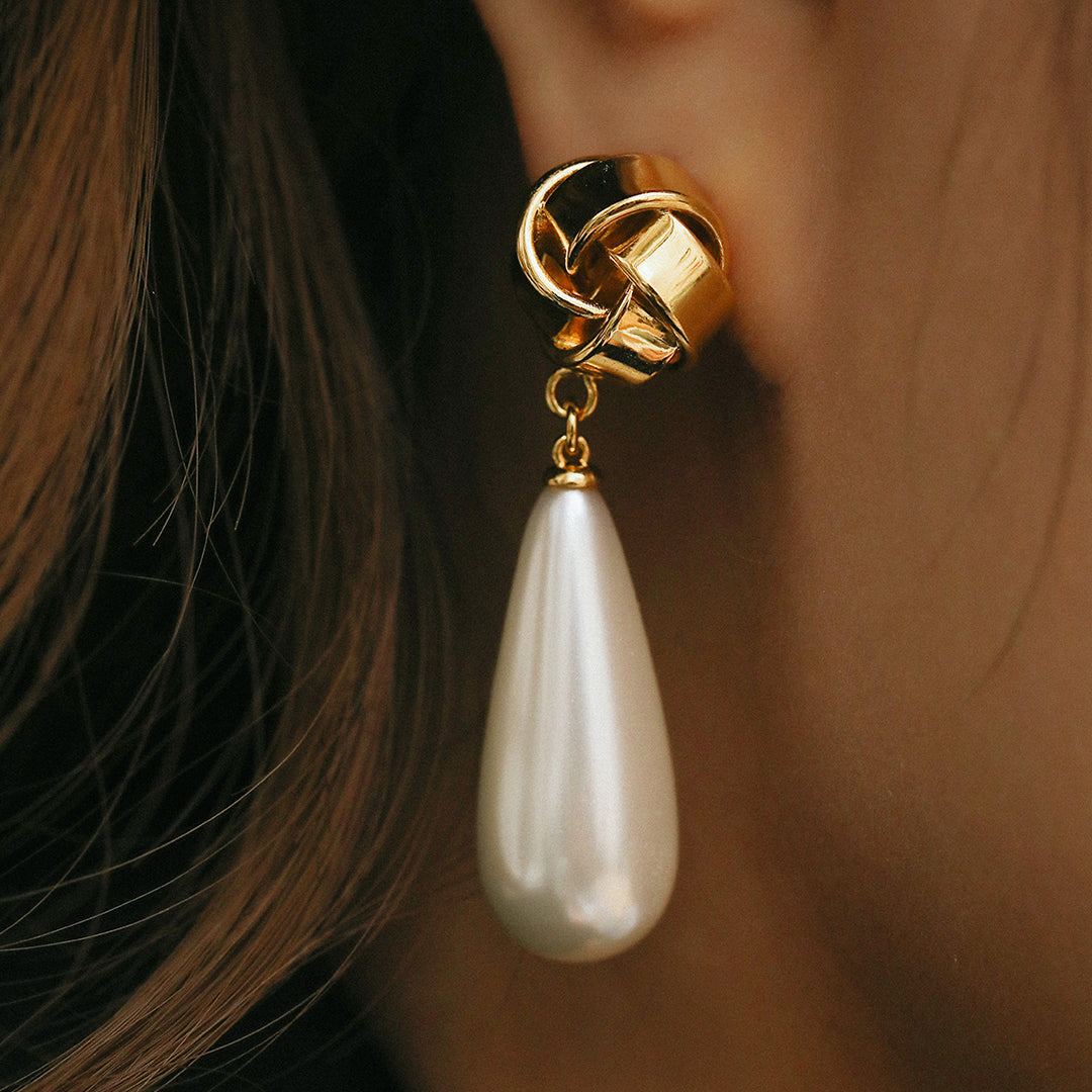 NM - Water Drop Pearl Hydrangea Earrings