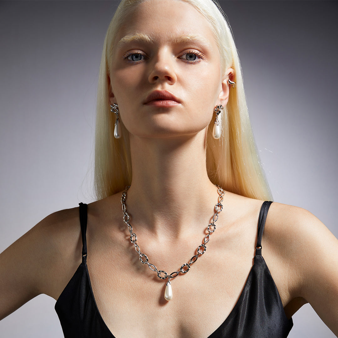Liquified Chain Pearl Necklace