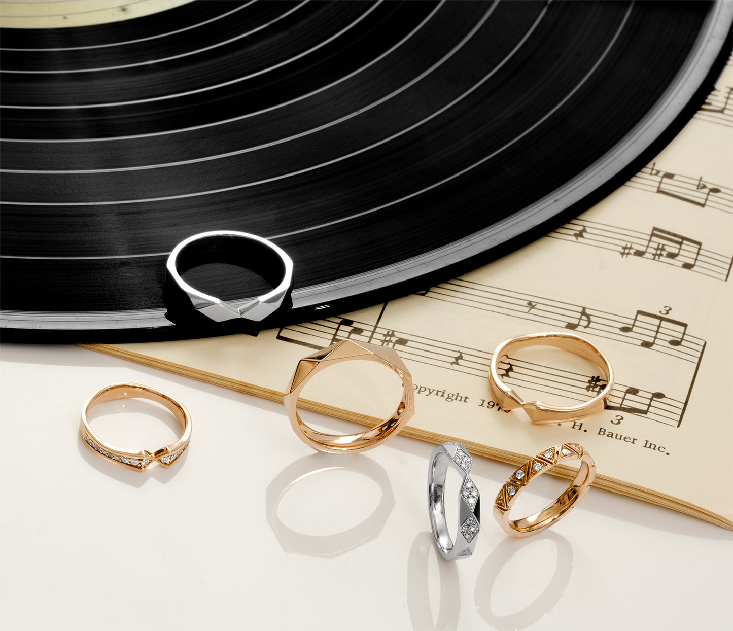 ROMAnce • CRYSTAL - CHAPEL Diamond in White Gold Wedding Ring