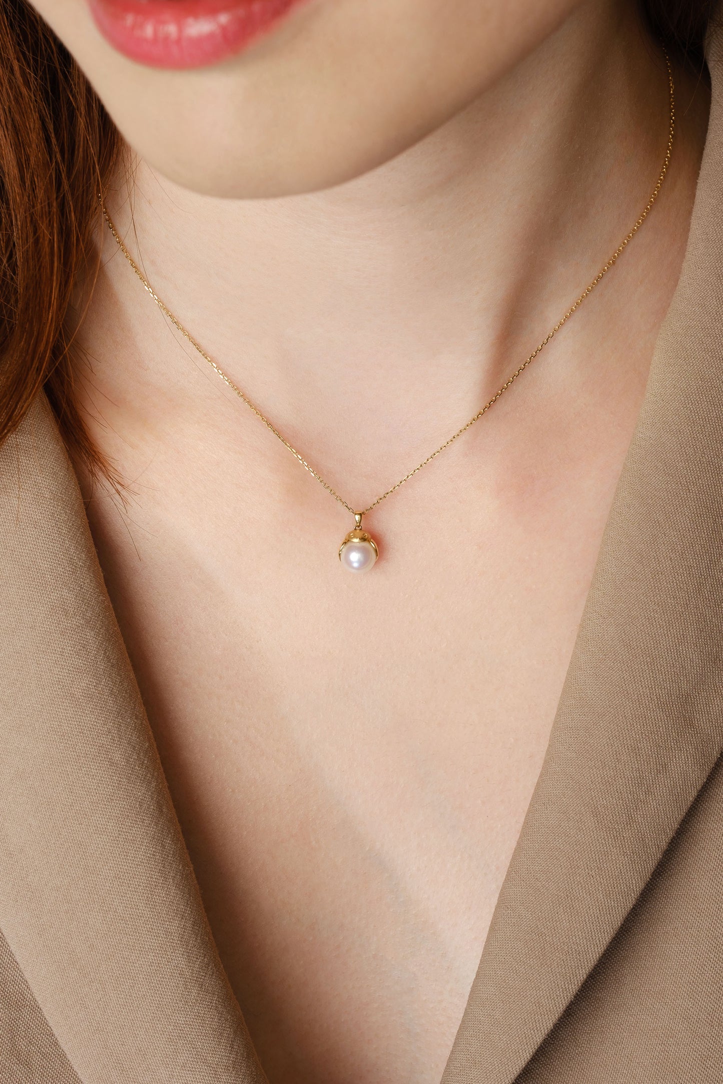 Load image into Gallery viewer, ROBIN - Akoya Pearl in 18K Yellow Gold Necklace
