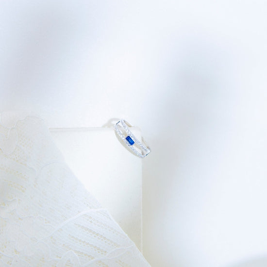 18K White Gold Sapphire Diamond Ring