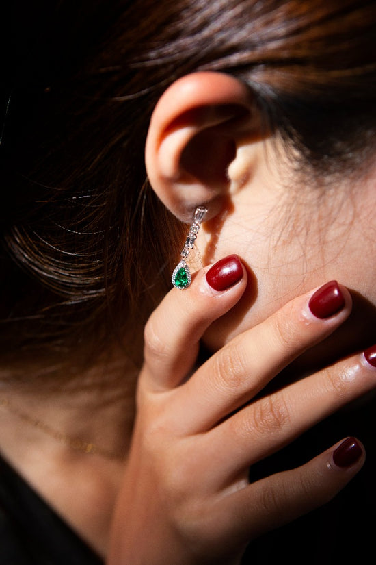 18K White Gold Emerald Earrings