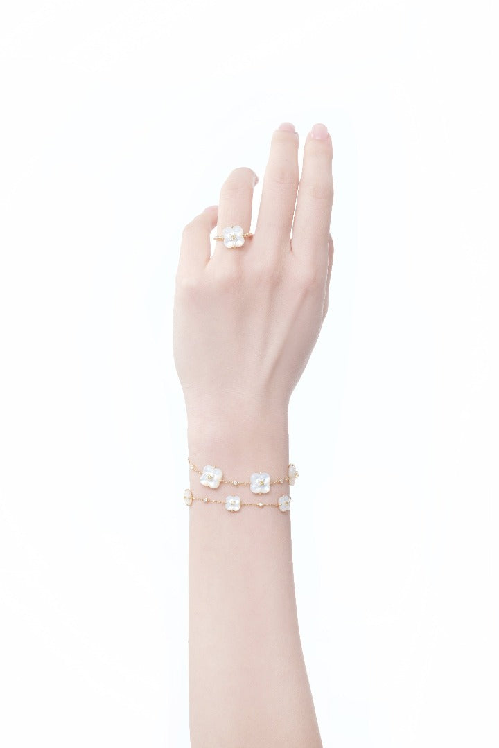 Load image into Gallery viewer, Fontana di Trevi - Mini Mother-of-Pearl and Yellow Diamond Bracelet
